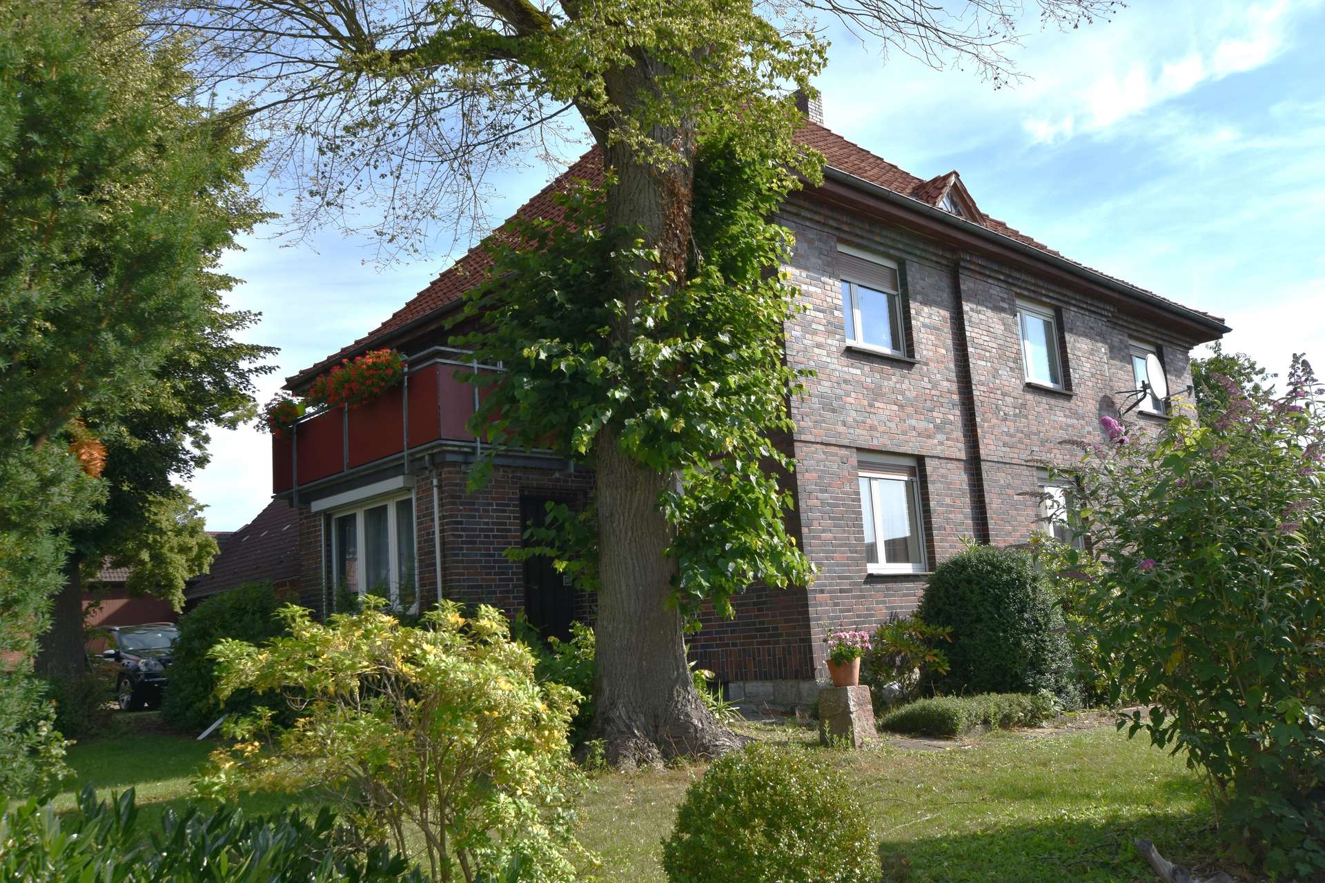 malerisch-gelegener-resthof-mit-wohnhaus-im-weserbergland