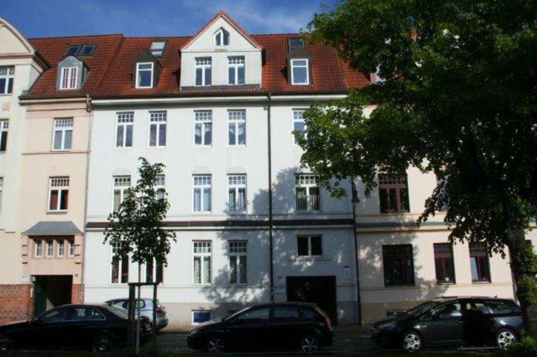 feldstadt-gemuetliche-4-zimmer-wohnung-mit-balkon