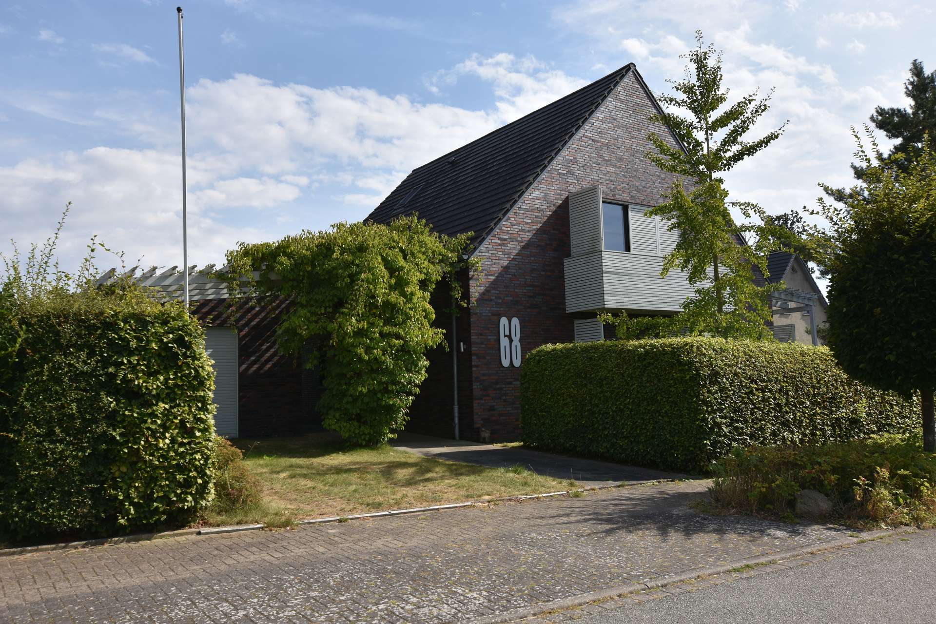 exklusives-einfamilienhaus-mit-fahrstuhl-sauna-und-traumhaftem-wohnambiente-in-ruhiger-lage