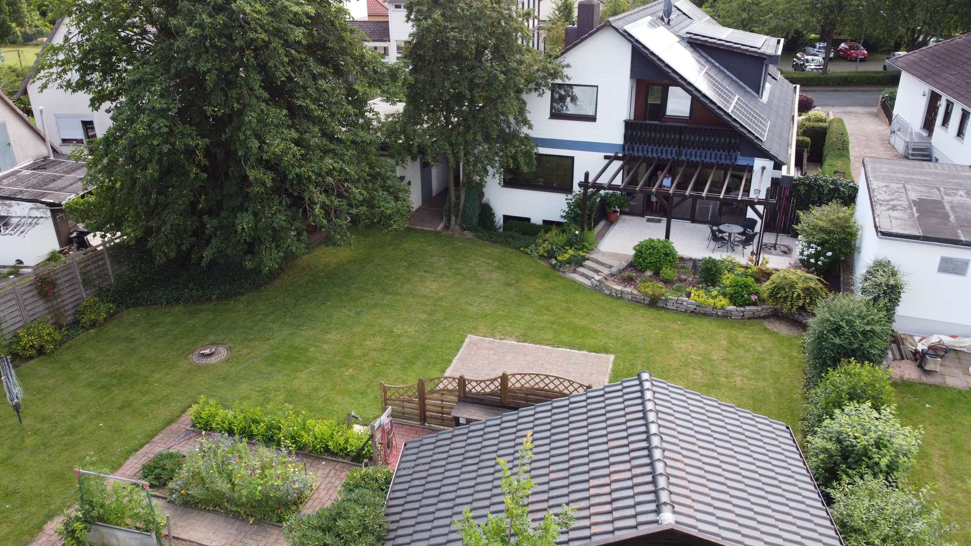 feldrandlage-mit-doppelgarage-vollkeller-und-einliegerwohnung